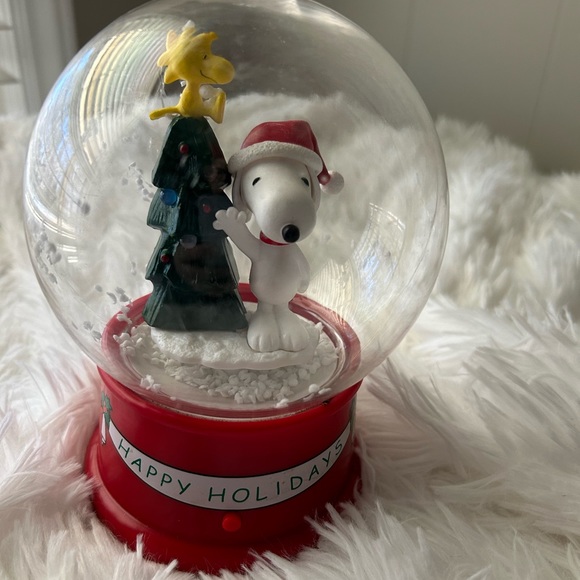 Peanuts Charlie Brown and Snoopy Gemmy Christmas Snow Globe Airblown